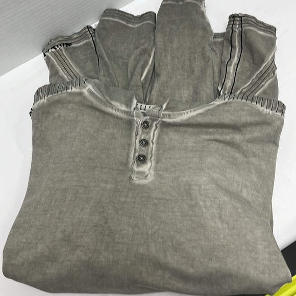 SOLD IN STORE Buckle Black athletic fit long sleeve top! - Picture 4 of 5